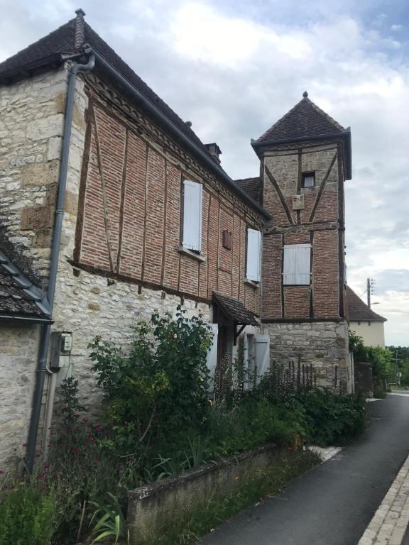 Le pigeonnier maison de caractère logement 4 personnes La maisonnette rénovée logement 2 personnes - Chambres d'hôtes Floirac