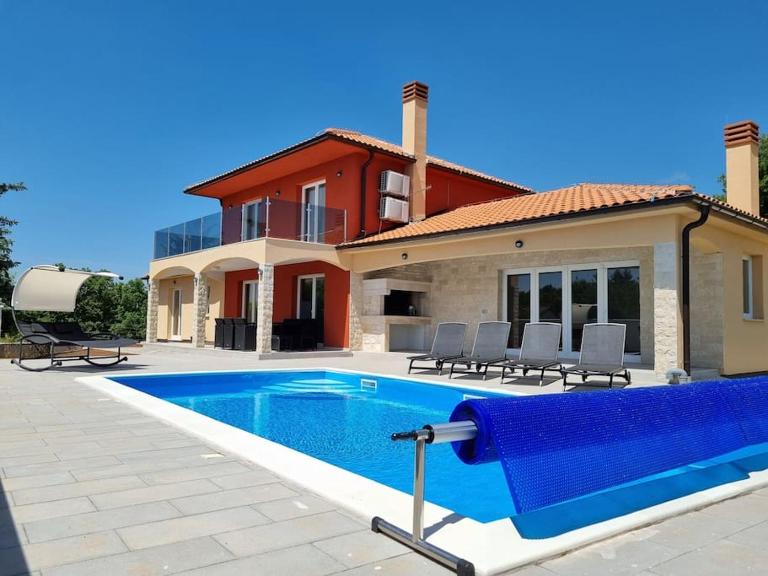 Villa Oasis - pool villa in heart of Istria - B&B Bašići