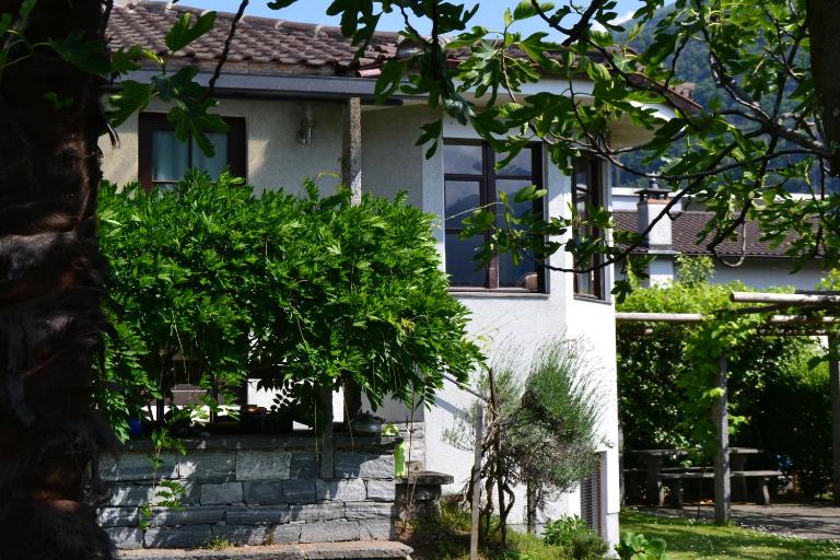 Ferienhaus mit Garten in CH 6616 Losone Tessin Casa Sabina - Chambres d'hôtes Losone