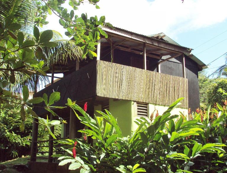 Riversideview House - Chambres d'hôtes Calibishie