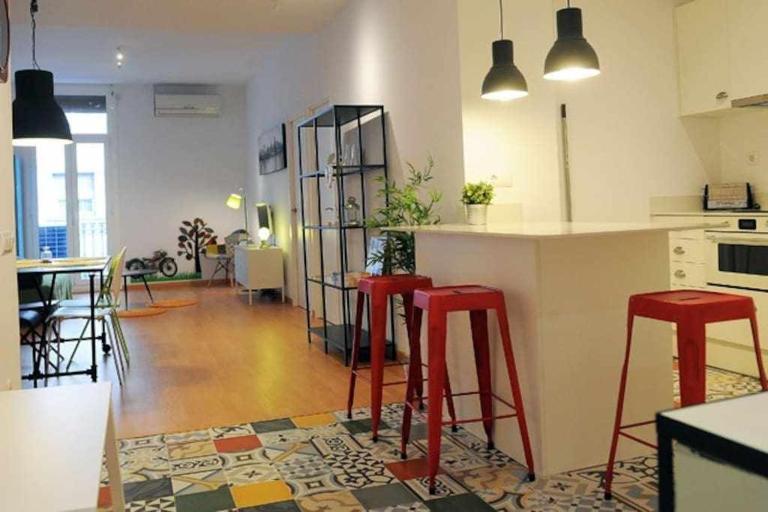 Calm Modern Apartment - B&B Barcelona