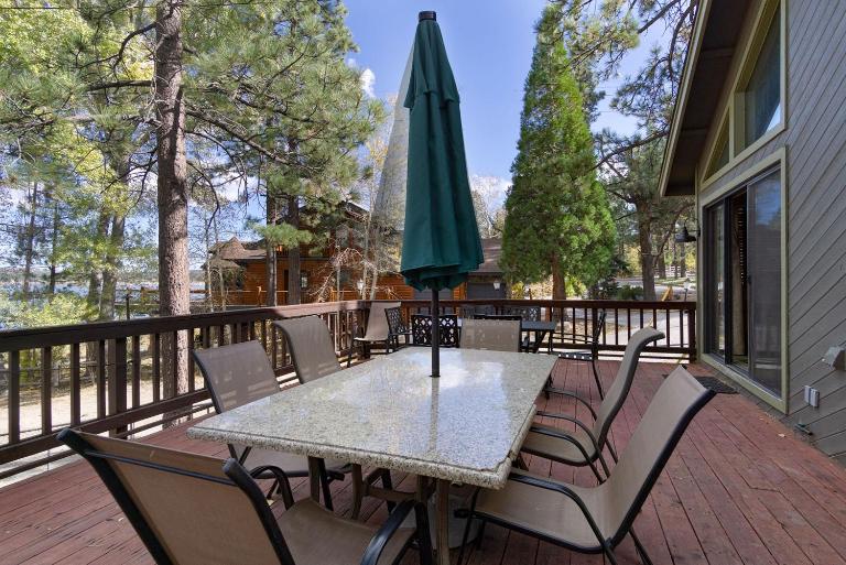 Lake Shore Family Cabin w Hot Tub and Pool Table by Big Bear Vacations - B&B Big Bear Lake
