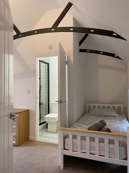 Modern 2 bedroom cottage near Bike Park Wales. - B&B Merthyr Tydfil