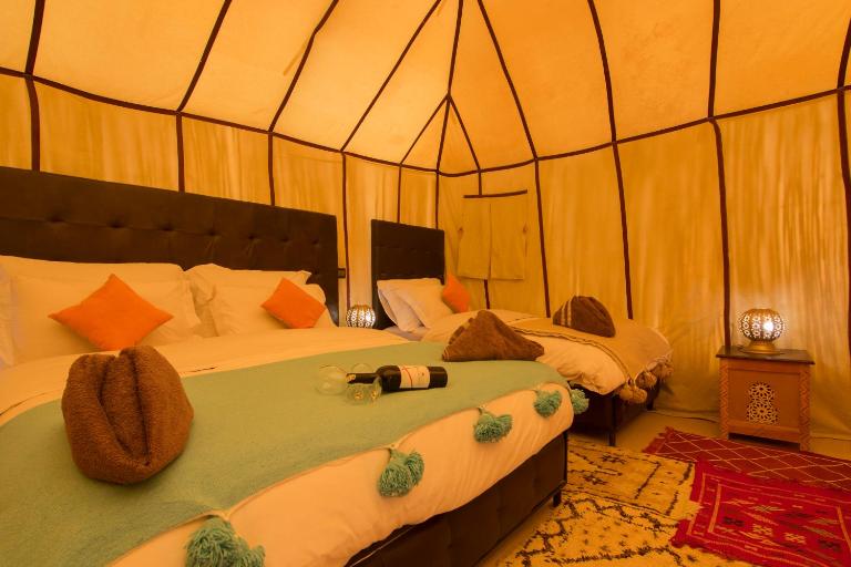 Sunset luxury camp Merzouga Desert Experience - Bed and Breakfast Hassilabied