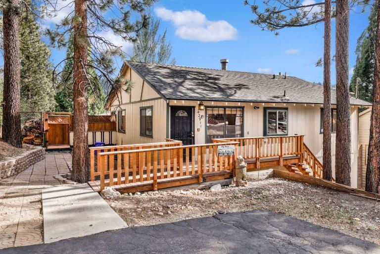 Happy Bear #2053 by Big Bear Vacations - B&B Big Bear Lake