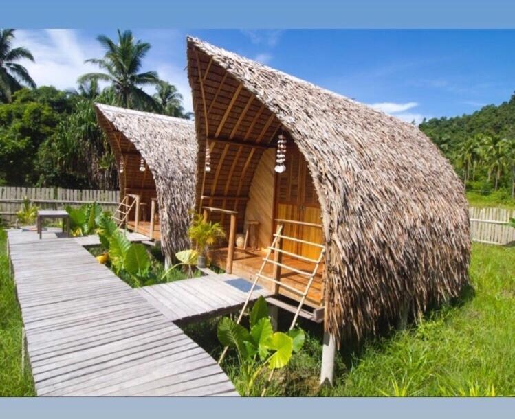 Palayan Paradise Huts - B&B San Vicente