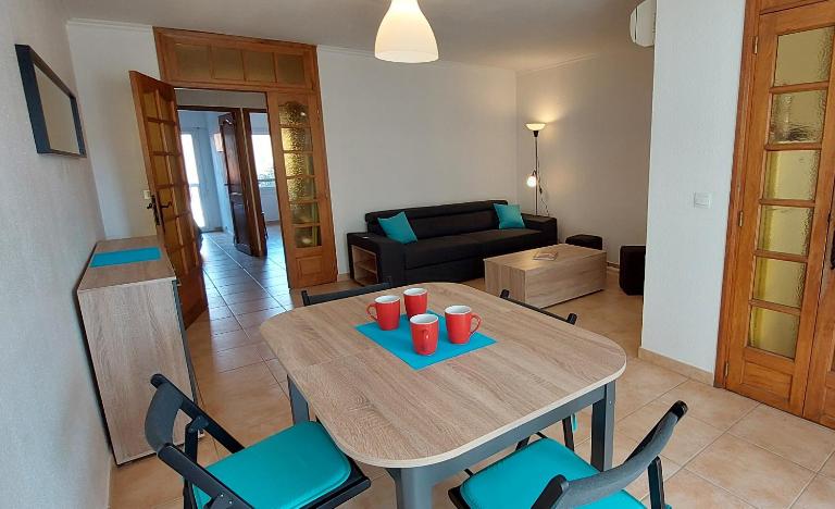 Grand T3 Lumineux Spacieux Propre, tout confort, Parking, Ascenseur, Emplacement central unique, port-commerces-mer et plages à pied, du DIMANCHE au DIMANCHE Juillet Août - B&B Sanary-sur-Mer