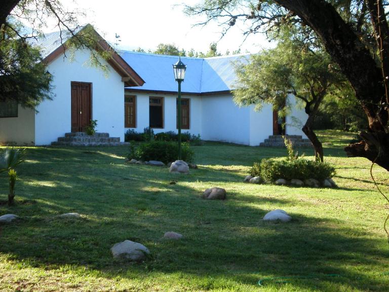 White Field Houses and Spa - B&B Villa de las Rosas