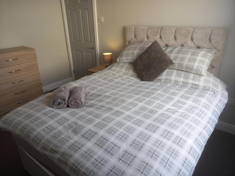 Springfield Gardens - 4 Bedroom House, 8 Beds, Close to J26 M1-A52 - Ilkeston - Long Eaton - Nottingham - Derbyshire - 400Mbs WiFi Free Parking! - B&B Ilkeston