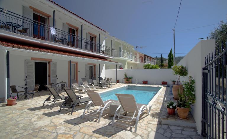 Nicola's Apartments - B&B Kassiopi