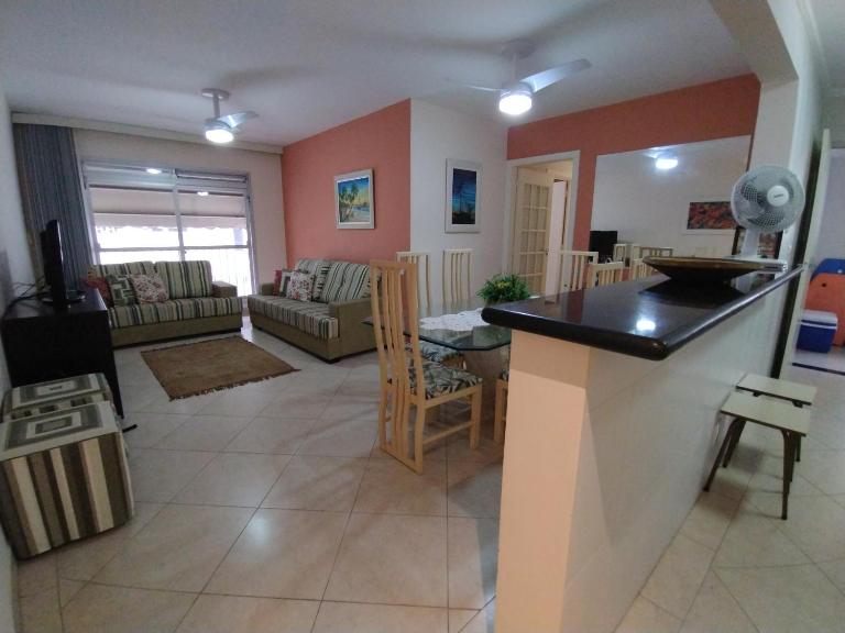 Apartamento amplo próximo a praia - Faça tudo a pé - B&B Guarujá