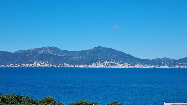 Superbe appartement T3 face mer baie Ajaccio - Bed and Breakfast Pietrosella