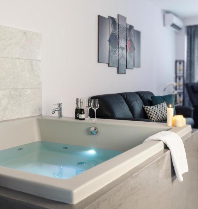 Dream Suite near Metro Station! - Ferienwohnung Thessaloniki