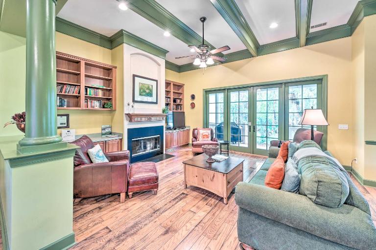 7 Mi to Beach: Bluffton Cottage w/ Furnished Patio - Bed and Breakfast Bluffton