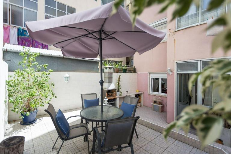 1-Bedroom Flat with Terrace, near Metro & Arena - Bed and Breakfast Lissabon