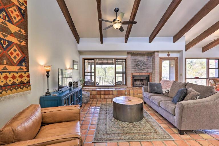 Beautiful 'Saguaro Vista' w/ Mountain Views! - B&B Tucson
