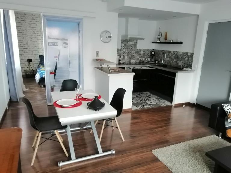 La maison de 6Fran appartement 1 calme et spacieux ambiance familiale - B&B Valros