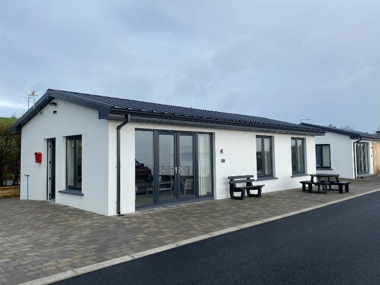 Tullybay Holiday Lodges - B&B Enniskillen