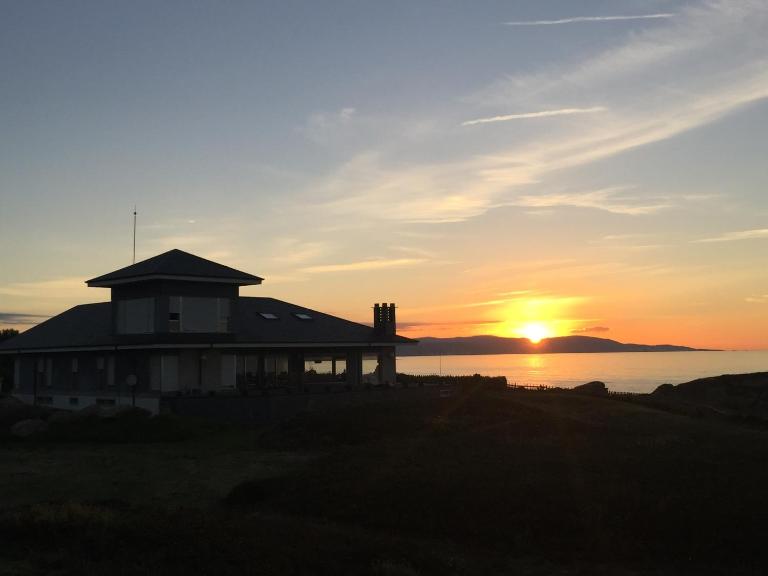Villa sobre el mar con acceso a la playa , ideal para familias y grupos - B&B Ribadeo