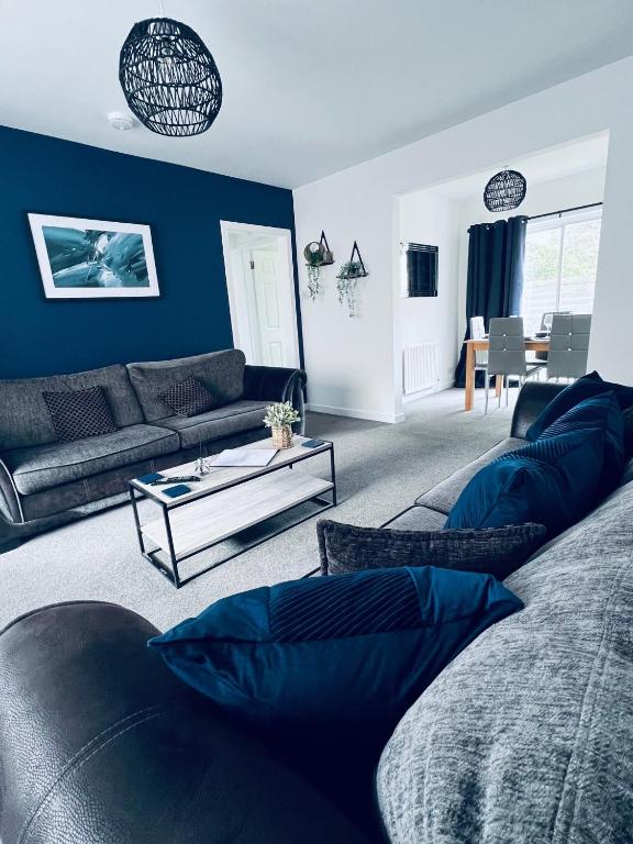 Five Bedroom Five Bathroom House - Dalkeith - B&B Dalkeith