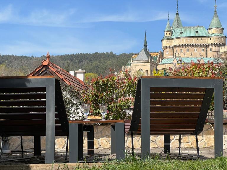 Apartments Hradný Mur - Bed and Breakfast Bojnice