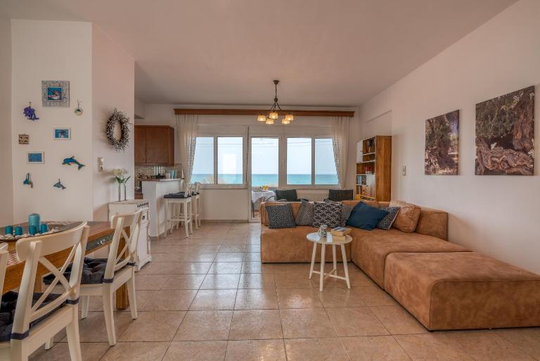 Agiazi Beachfront Apartment - Bed and Breakfast Chania