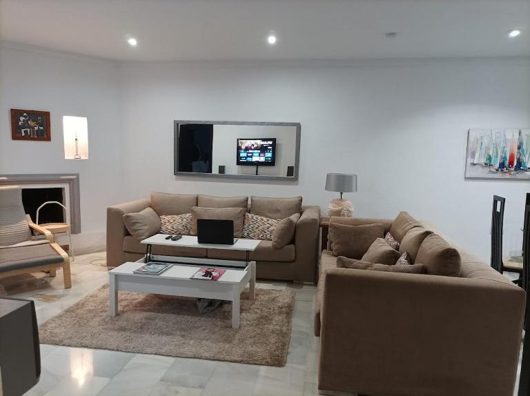Large 2 bed Apt Puerto Banus Marina Private Parking - B&B Marbella