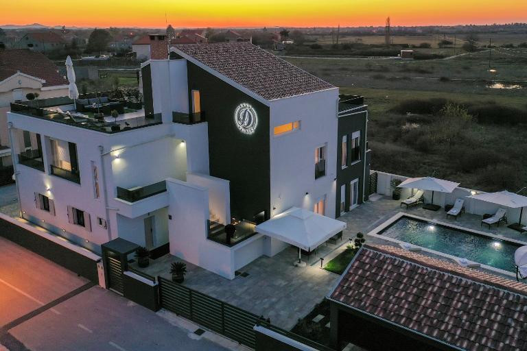 D-Palace-Lux - B&B Zemunik Donji