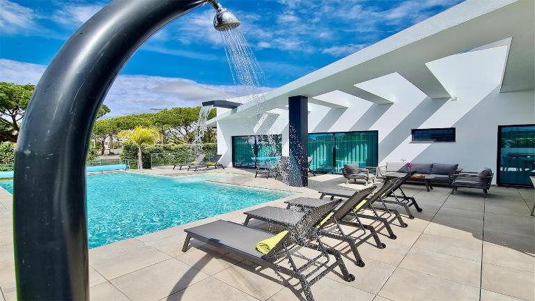 Villa Waterfall - Clever Details, luxury, 5min walking from the center - Chambres d'hôtes Vilamoura