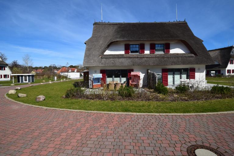 Dat Smucke Huus - strandnah unter Reet - B&B Ostseebad Boltenhagen