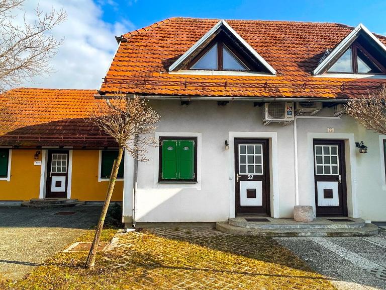 Mad House Apartment 1, Terme Čatež - B&B Čatež ob Savi