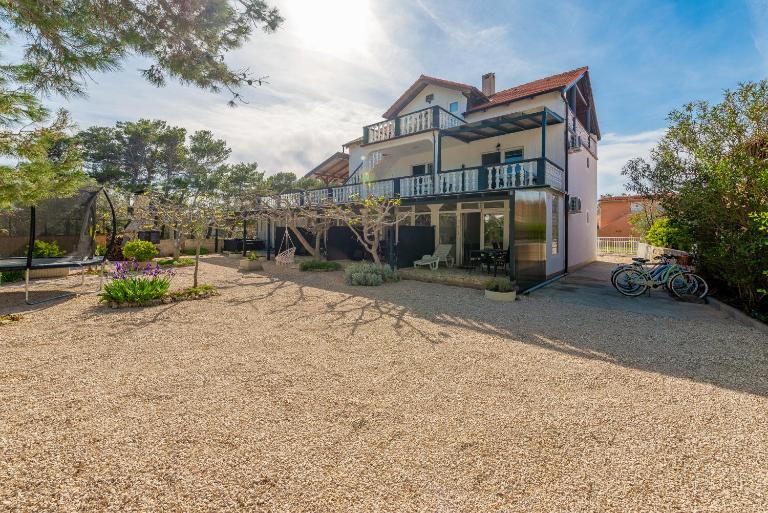 Apartments Villa Agape Vir - Ferienwohnung Vir