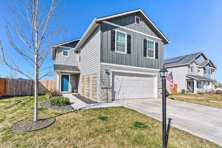 Stunning Nampa Home Nearby Park w/ Fire Pit! - B&B Nampa