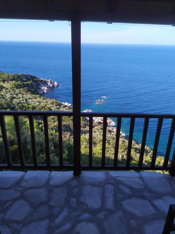 Triple studio room with the most beatifull view in Mylopotamos - B&B Tzigourati