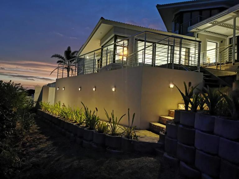 Nearby Herolds Bay Self-Catering Guest House - B&B Herolds Bay