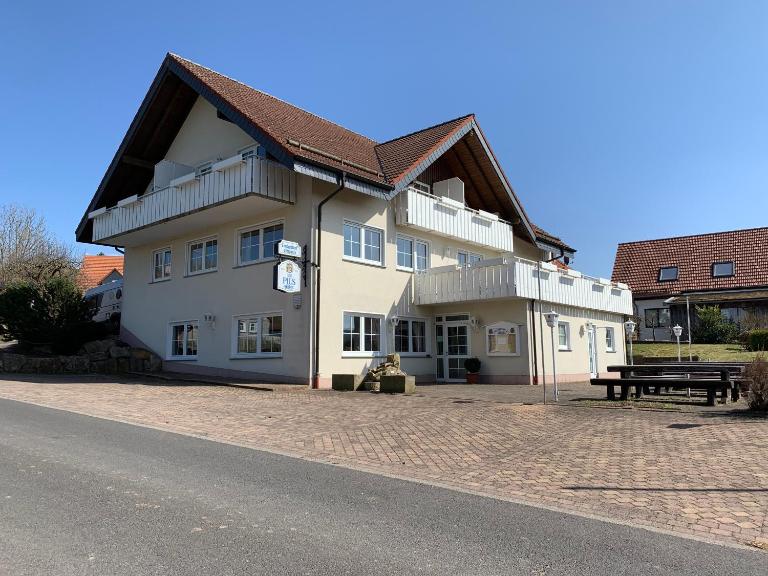 Landhaus Schneeberg - B&B Gersfeld