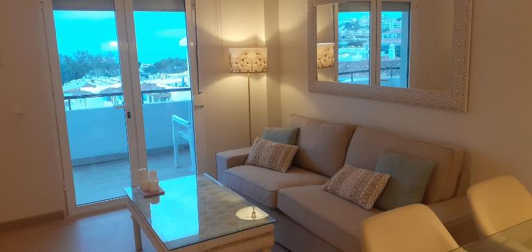 APARTAMENTO- ATICO EN MIJAS COSTA , CON PISCINA. - B&B Sitio de Calahonda