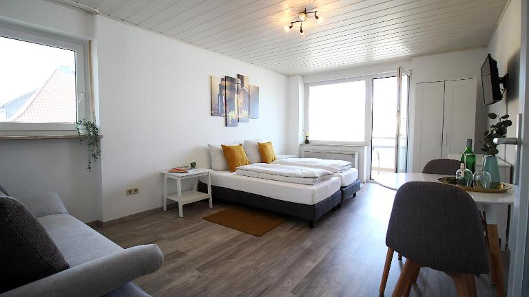 Geräumige Wohnung mit Balkon - Zentral - Kostenloses Parken - B&B Würzburg