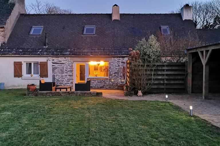 Petite maison dans les Monts d'Arrée TY COZ - B&B Commana