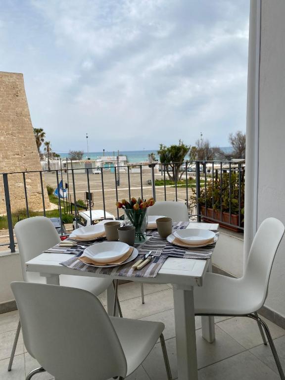 A 100metri dal mare difronte alla torre saracena. - B&B Campomarino