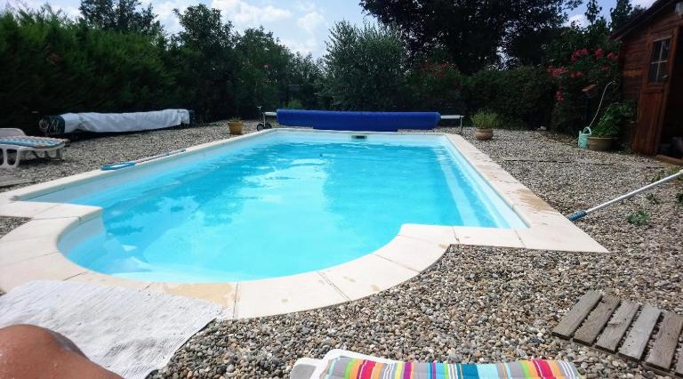Chambre studio cuisine indépendant 2 pers piscine proche Thermes des Fumades - Chambres d'hôtes Rousson