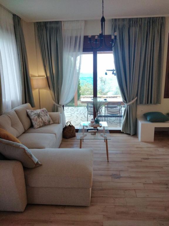 Paralio Astros Beachfront Suites - B&B Ksiropigado
