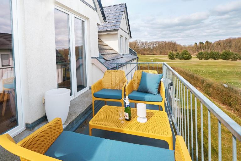 FLEESENTRAUM Seeadler Grand Maisonette - Für Golfer und Familien - Sauna Kamin Balkon Nintendo - Hunde willkommen! - B&B Göhren-Lebbin