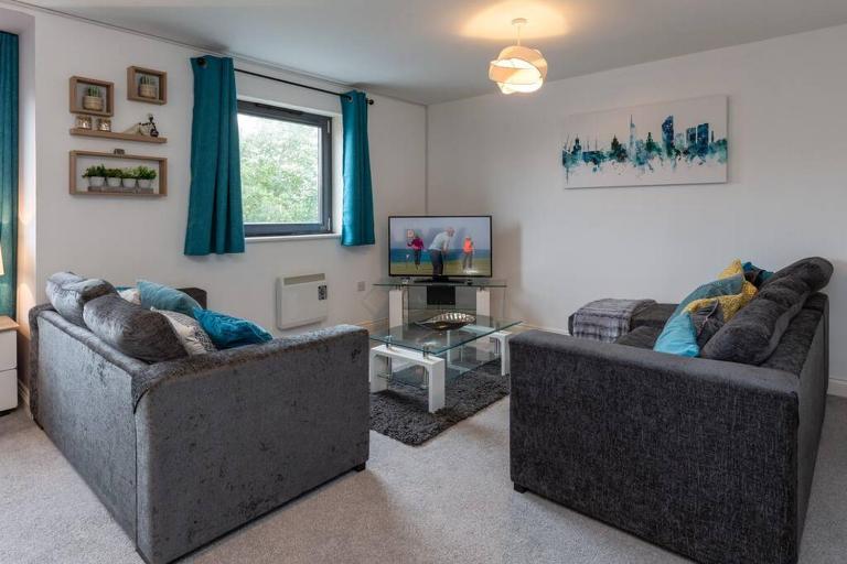 BEST PRICE! Superb city centre apartment, 2 Superkings or 4 singles Smart TV & Sofa bed- FREE SECURE PARKING - B&B Southampton