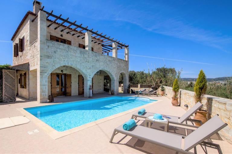 World Villa - Ferienwohnung Tavronítis