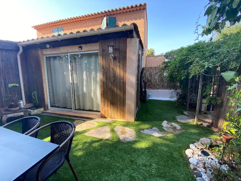 Agréable studio proche StTropez Piscine et Tennis - B&B Gassin