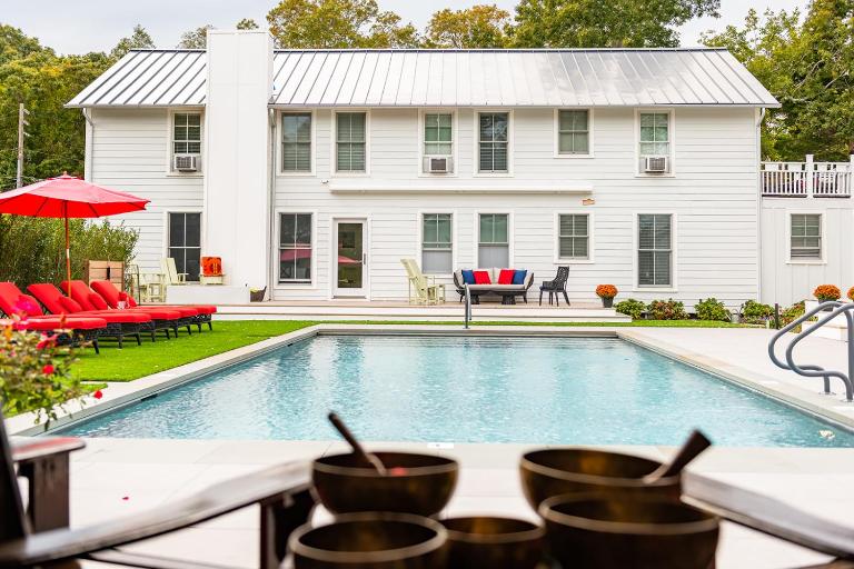 Seven Resort Style Inn near Beach - Bed and Breakfast Shelter Island Heights