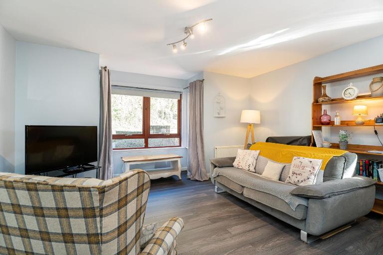 One Bedroom ground floor flat - B&B Stirling