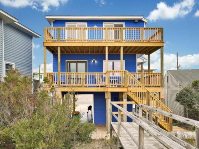 Sea Haven - OCEANFRONT! Amazing master suite with a private oceanfront deck! Recently renovated and perfect for the entire family home - Bed and Breakfast Kure Beach