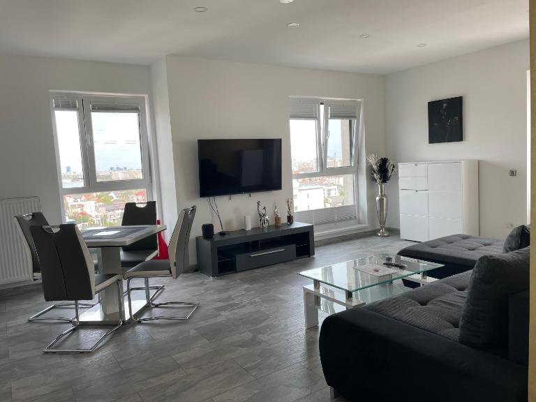 Lakeview 2 Room Penthouse Rooftop Terrace W15 - Chambres d'hôtes Bucarest